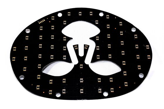 Değişken ve hassas SMT PCB Üretimi Gelişmiş LED Işık maske paneli Güvenilir LED Güzellik Maske Düzgün Performansı Sağlayan Basılı Devre Kartı Tıbbi Sertifikasyon IATF16949 GB/T SMT